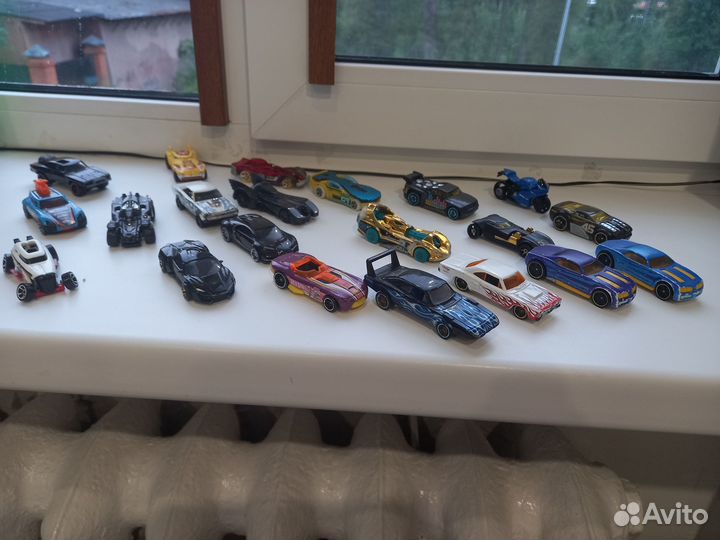 Игрушки машинки hotwheels