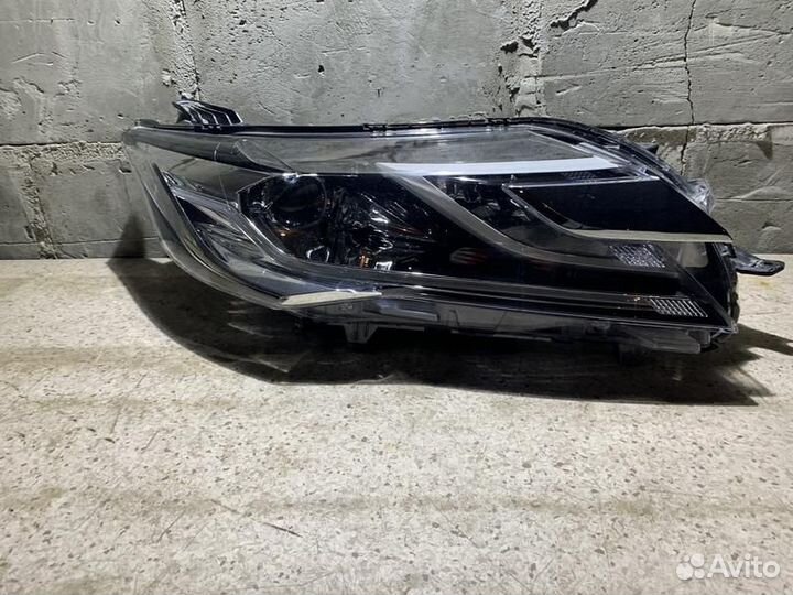 Фара правая Mitsubishi Pajero Sport