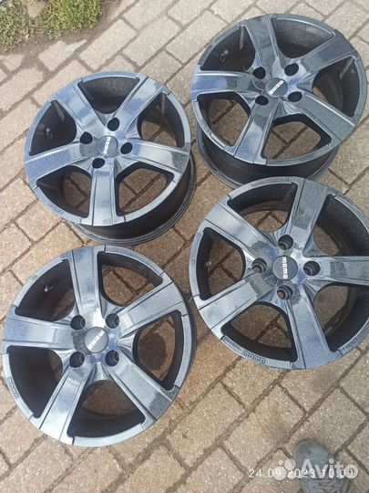 Литые диски r 15 4x108 momo