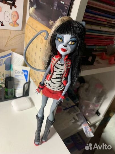 Кукла Монстер Хай Пурсифона Базовая