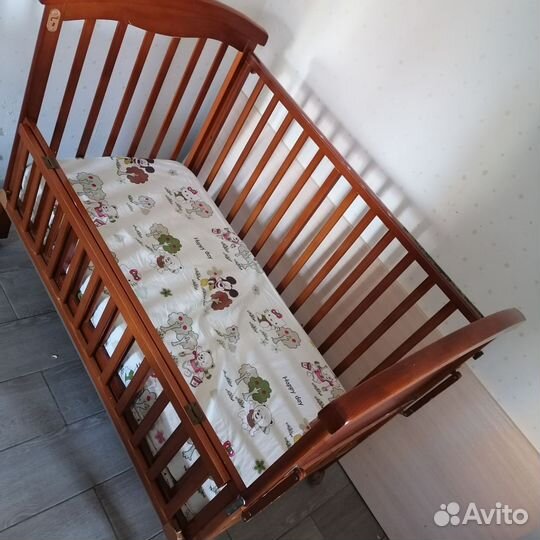 Детская кроватка