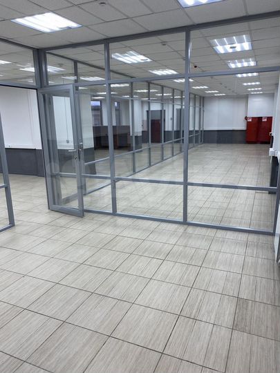 Помещение с отдельным входом, 176.5 м²