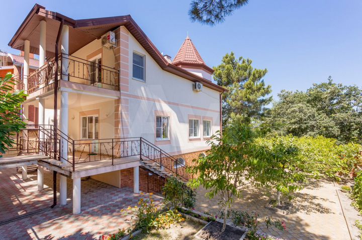 Дом 304 м² на участке 5 сот.