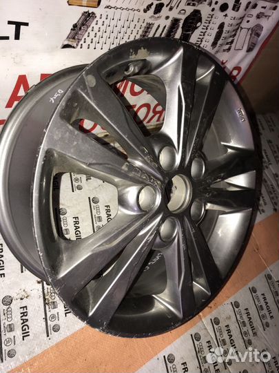 Hyundai Elantra 2016 диск литой