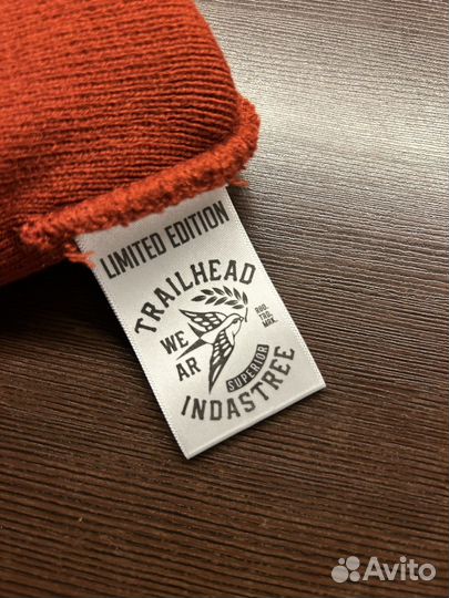 Шапка trailhead красная