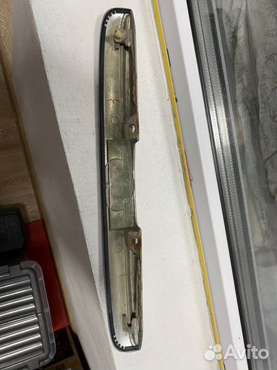 Молдинг крышки багажника Carina 211