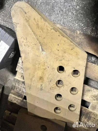 9413951 Нож угловой, правый liebherr PR754