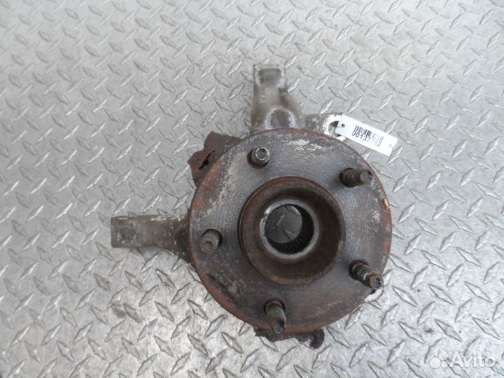 Кулак поворотный правый Saturn Vue 1