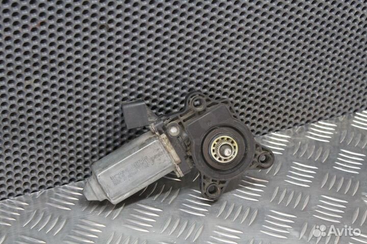 Моторчик стеклоподъемника Mercedes-Benz C215