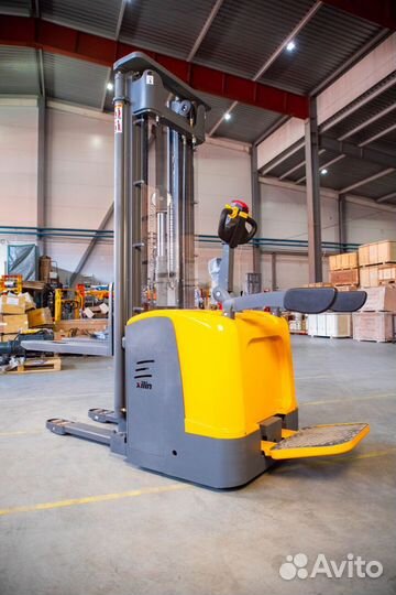 Штабелер самоходный 1,5 т. xilin cddk с платформой