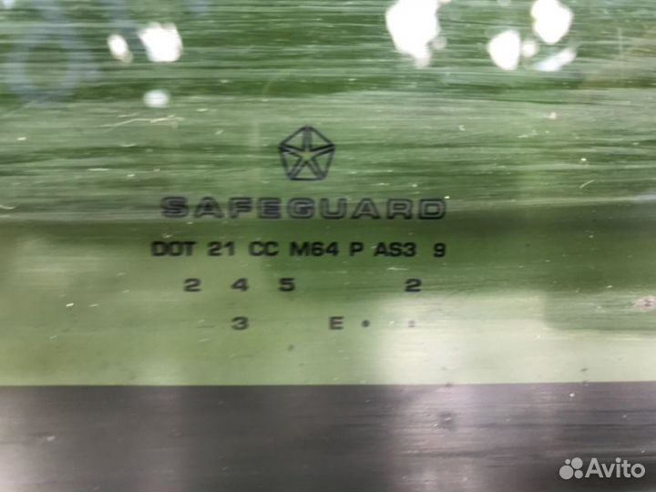 Стекло двери заднее левое Dodge Caravan 3 3.0