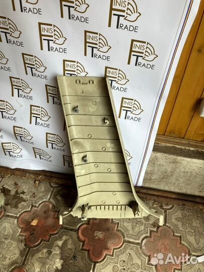 Накладка на стойку кузова передняя правая Infiniti