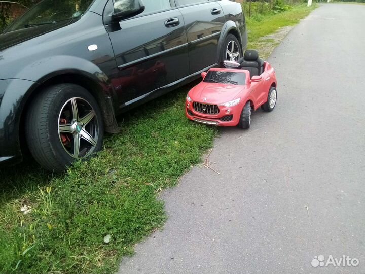 Детский электромобиль