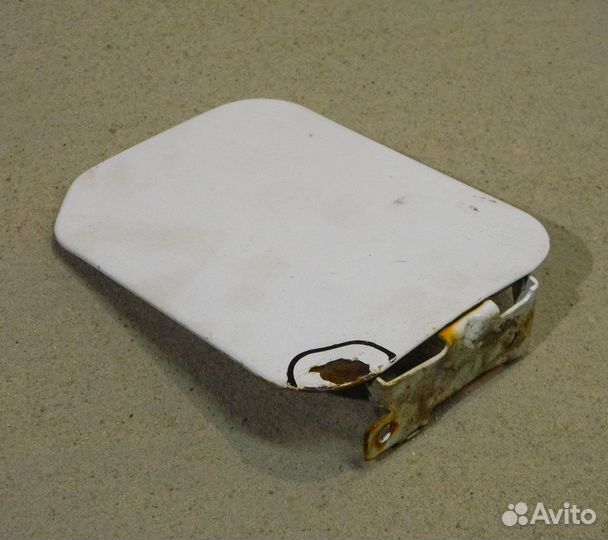 Лючок бензобака VW Golf 2 (дефект)