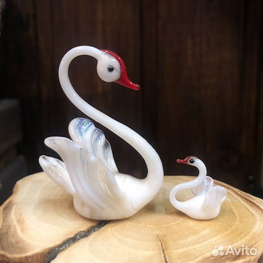 Стеклянная пара (мама и детёныш) из стекла