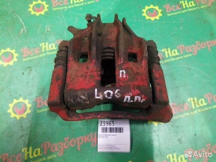 Суппорт передний правый Peugeot 406