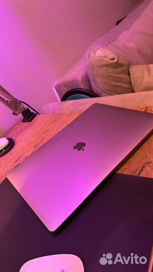 Macbook pro 16 i7 16gb