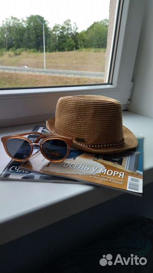 Шляпа и очки