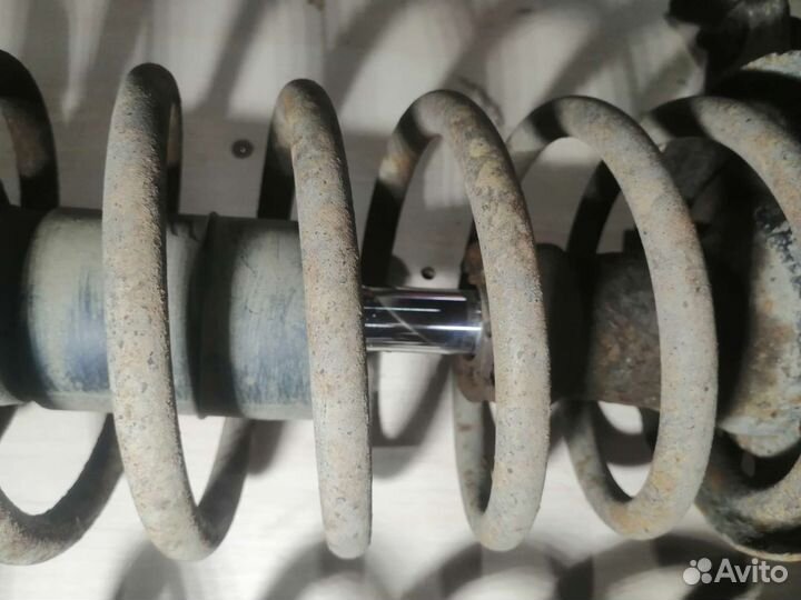 Стойки передние всборе Audi 80 b3