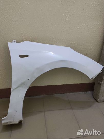 Крыло на hyundai solaris 2