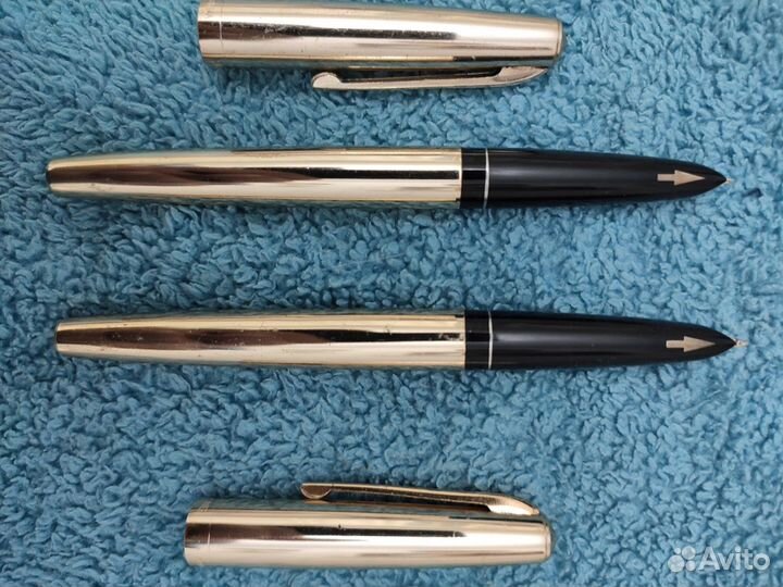 Ручка с золотым пером