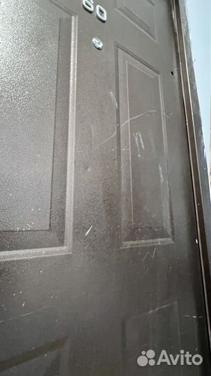 Дверь входная металлическая б/у