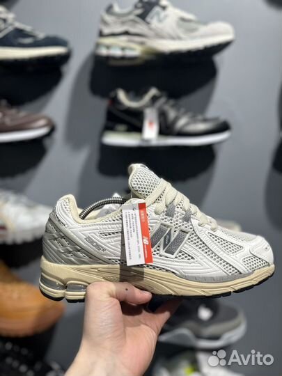 Кроссовки New Balance 1906r