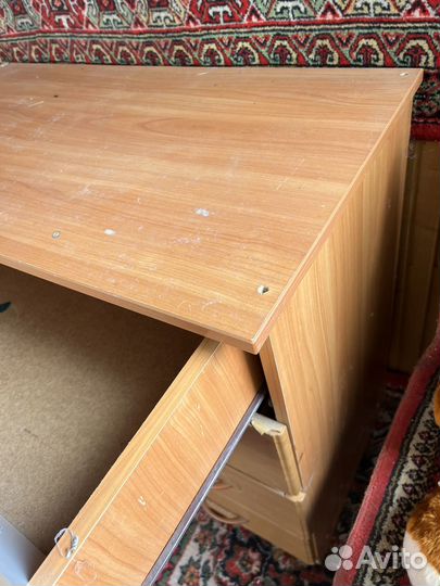 Комод и качели