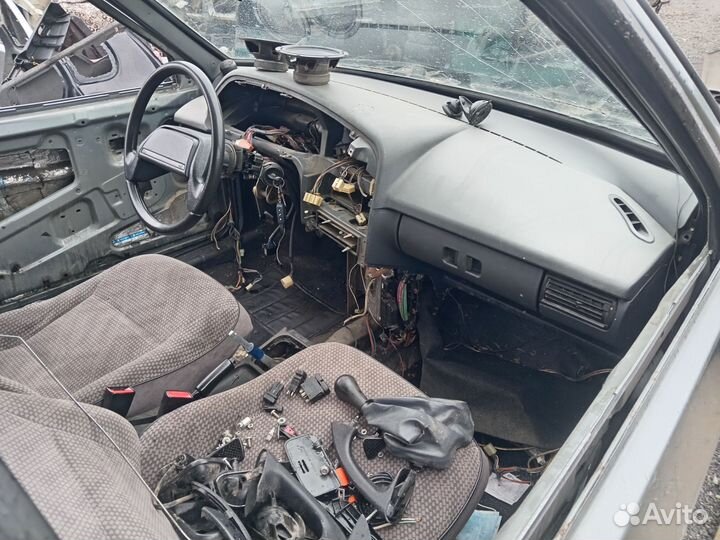 Разбирается автомобиль по запчастям ваз-2114