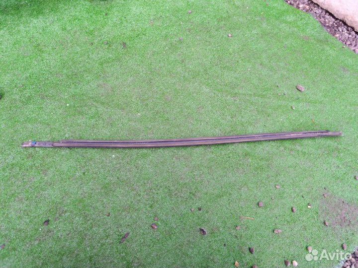 Уплотнитель стекла Бархотка передний правый Nissan