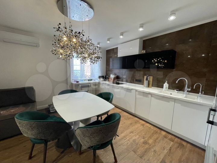 2-к. квартира, 70,2 м², 9/10 эт.