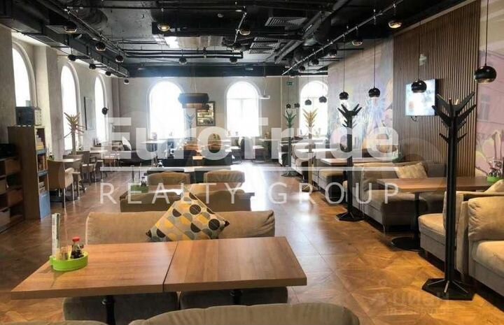 Сдам торговое помещение, 303 м²