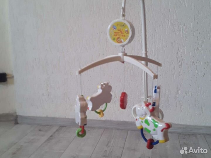 Игрушка в кроватку