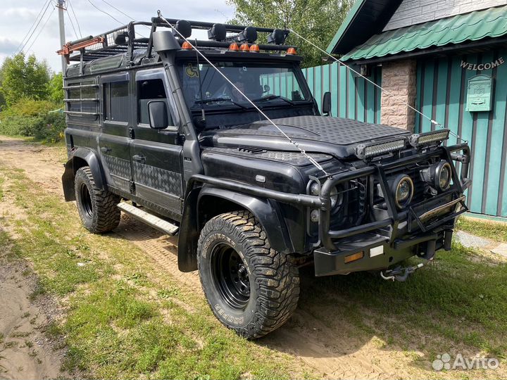 Land Rover Defender 110