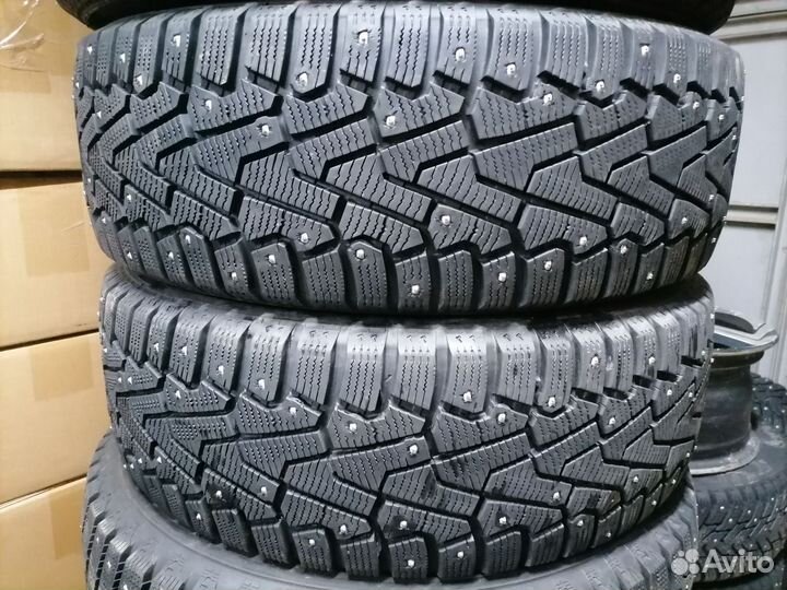 Pirelli Ice Zero 215/55 R17 98T