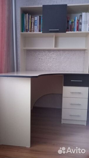 Письменный стол