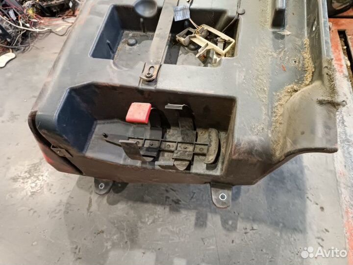 Ящик инструментальный правый Man Tga