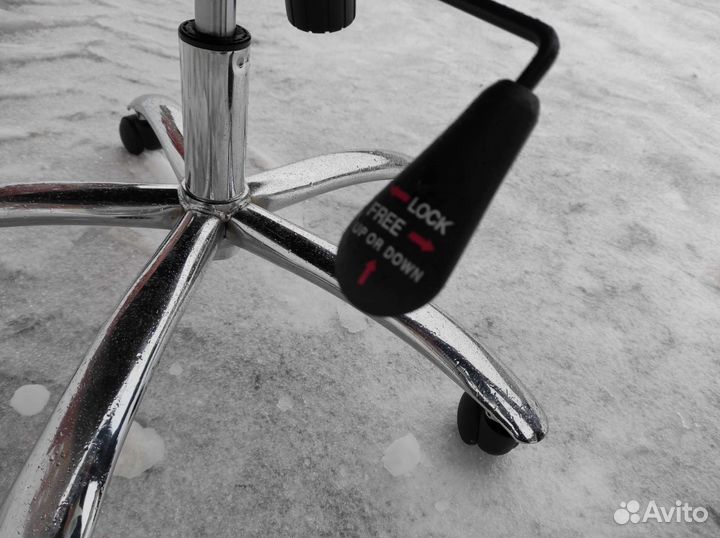 Офисное кресло