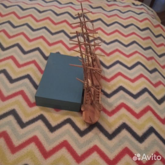 Модель парусника из дерева