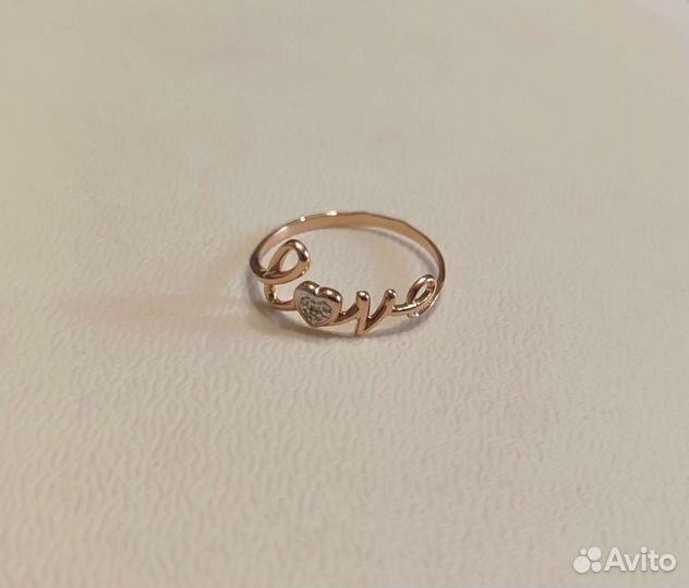 Золотое кольцо Love с бриллиантами