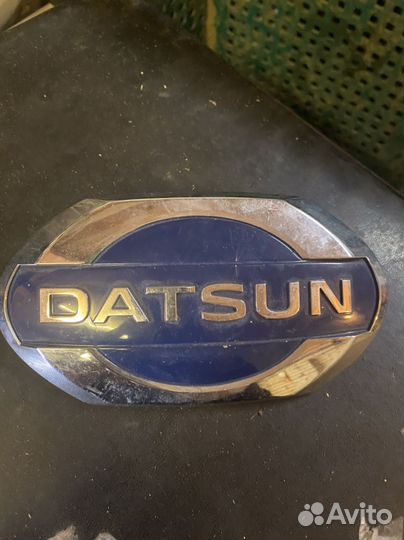 Эмблема datsun