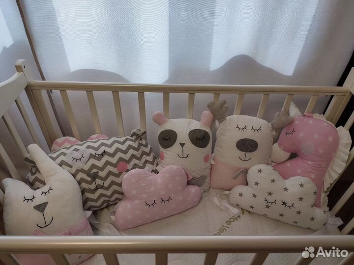 Детская кровать с матрасом, бортиками и бельем