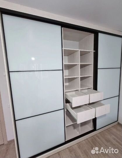 Современный шкаф