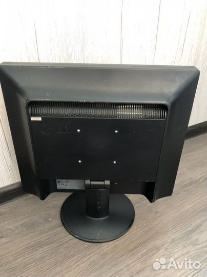 Монитор LG Flatron L1734S 17