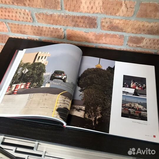 Альбом DC Defy Convention 20th Anniversary Book