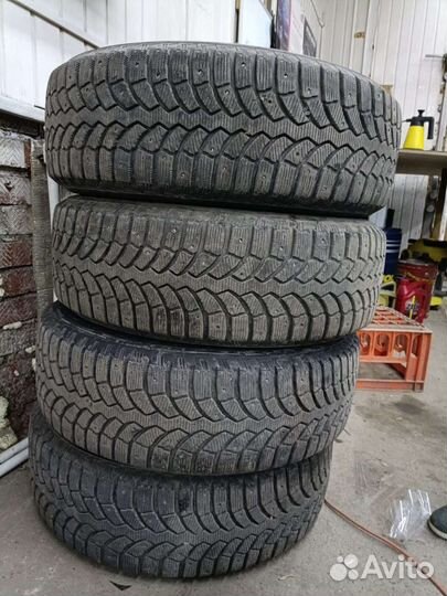 Bridgestone Blizzak Spike-01 235/65 R17 108T