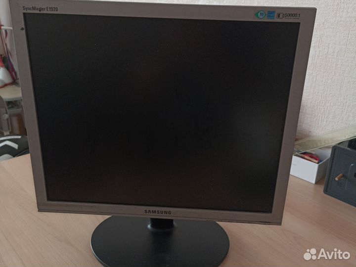 Монитор Samsung sync master e1920