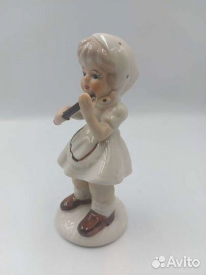Статуэтка фарфор 