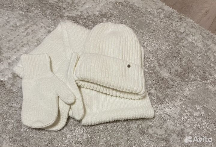 Шапка женская со снудом и варежками зима