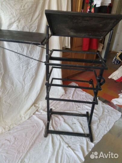 Стойка и две банкетки